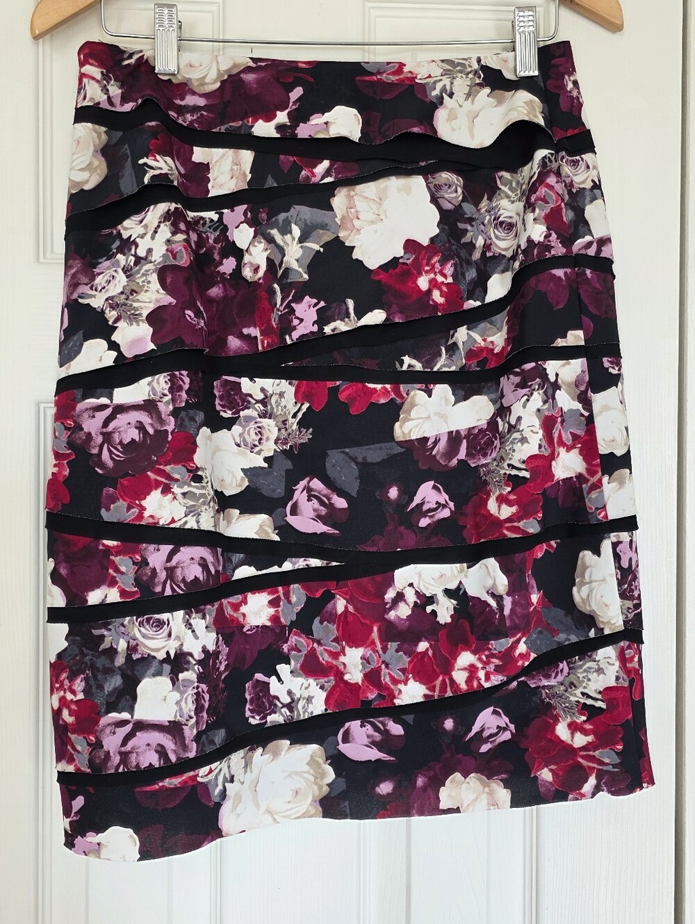 White House Black Market Floral Tiered Pencil Skirt - Black & Berry